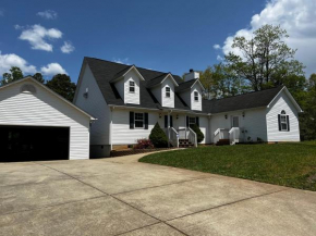 Asheville Vacation House - book 2 nights get 1 free